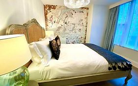 Elegant Apartment - 1 Minute Walk To Poole Quay - Great Location - Free Parking - Fast Wifi - Smart Tv - Newly Decorated - Sleeps Up To 2! Close To Poole & Bournemouth & Sandbanks